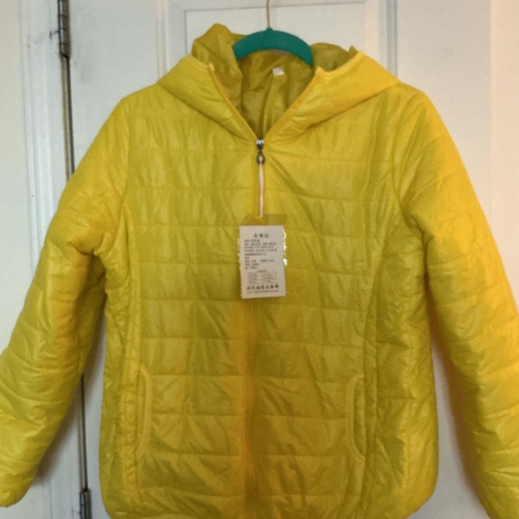 Yellow Hooded Thin Puffer Jacket Juniors Size XL Runs Small NWT - Picture 5 of 12